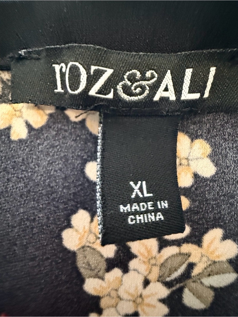 π XL Roz & Ali Black Floral Open Front Blazer Cardigan - Picture 2 of 4